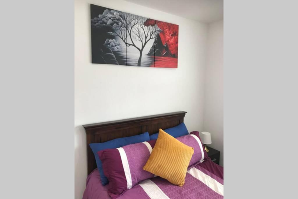 Bright, Stylish Studio Flat With Sky Sports Earley Экстерьер фото